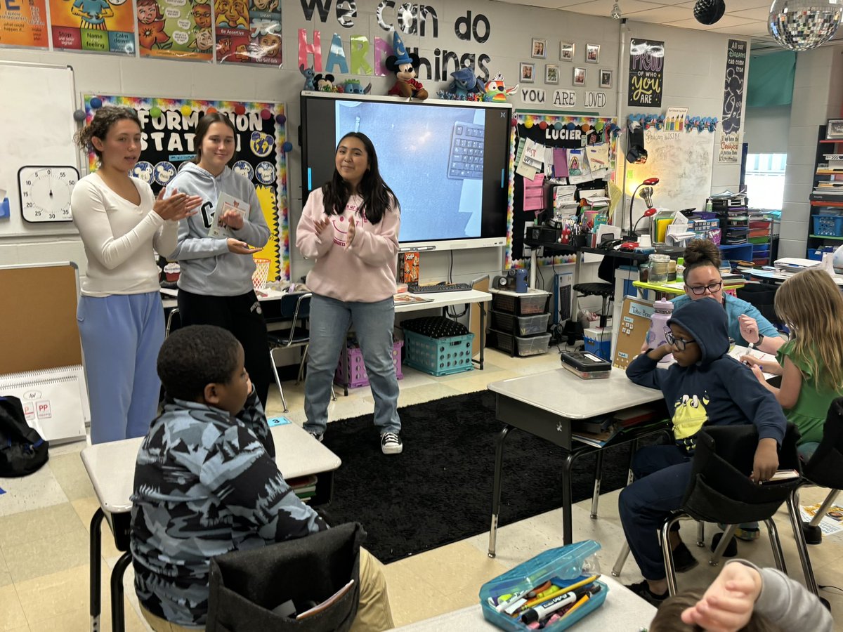 RiverRidge_KCSD's tweet photo. Dixie HS RAK (Random Acts of Kindness) club helped out Monday at RRE. These awesome students taught an SEL lesson in each 2nd & 3rd grade classroom. The students were so excited to have guest “teachers”!
#RREngage @DixieHeightsHS https://t.co/93sEuYkjwj