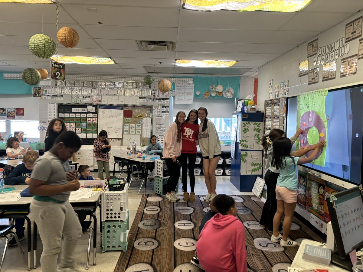 RiverRidge_KCSD's tweet photo. Dixie HS RAK (Random Acts of Kindness) club helped out Monday at RRE. These awesome students taught an SEL lesson in each 2nd & 3rd grade classroom. The students were so excited to have guest “teachers”!
#RREngage @DixieHeightsHS https://t.co/93sEuYkjwj