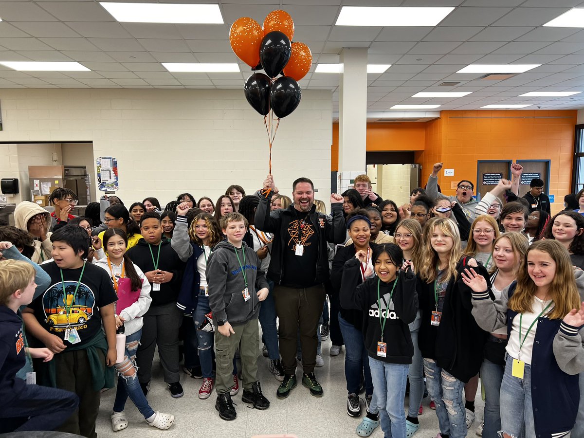 brantcboyer's tweet photo. I am honored to announce the 2024 Wirtz Award for excellence in education to the one and only…Gregor King! @ChoirKing is an amazing inspiration and mentor to so many of our students! Thank you for all you do! Congrats!#proudlydekalb #1barb https://t.co/5CfnOObdZP