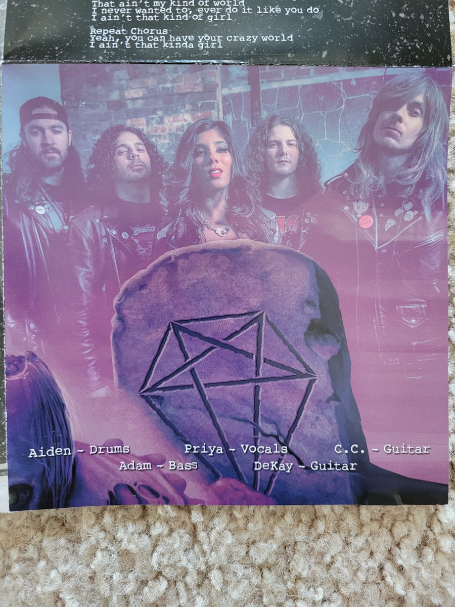 TheRockDude99's tweet image. @diemonds @priyapandaxo @daniel_dekay DIEMONDS rule! #DIEMONDS #PriyaPanda #DanielDekay #metal 🇨🇦🤘🎸🎶😎❤️