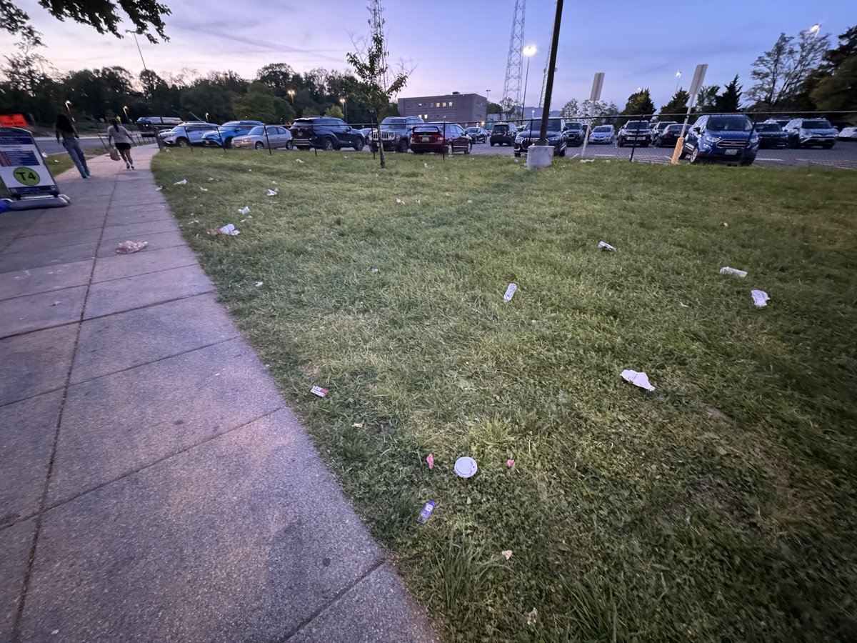 Temporary bus stops at Ft Totten desperately need a trash can <a href="/wmata/">Metro Forward</a> <a href="/311DCgov/">DC311</a>