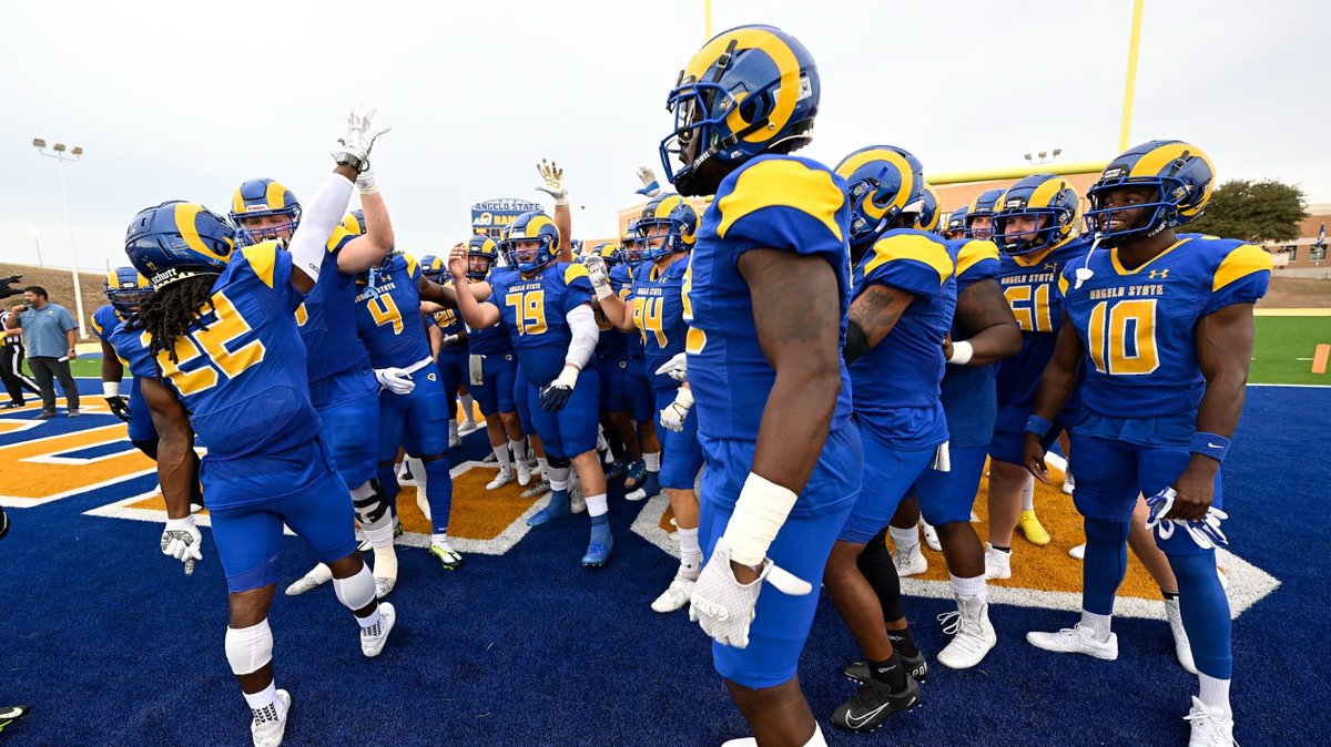 WC_Football_'s tweet photo. Big thanks to Coach O’Bryan from @ASURamFootball @NCAA for visiting this morning and recruiting the Chargers!
#recruitWC #Chargers #WC

@NeisdAthletics 
@IKEathletics
@BMS_Athletics_
@JaguarsJackson
@THSCAcoaches https://t.co/sc9ksPPgAj