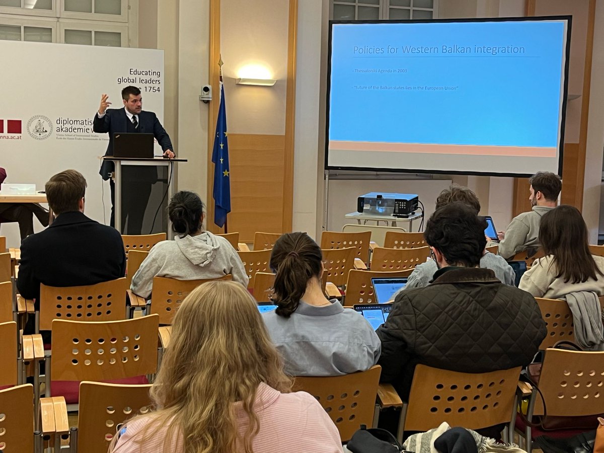 Always a great pleasure to hold an interdisciplinary lecture @DA_vienna! This time, I outlined the impact of #China’s and #Russia’s #geoeconomic/#geopolitical influence on the #WesternBalkans, while reviewing the role of the #EU's #GlobalGatewayInitiative on the region.