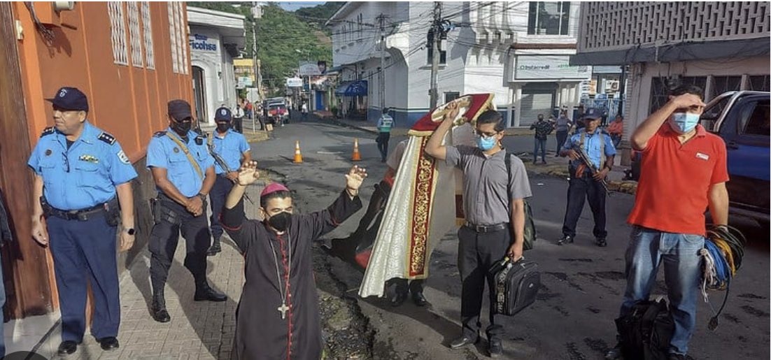 @UHN_Plus Otro Dictador mas q el y su mujer siguen haciendo de todo contra Nicaragua ( @Tupinic @Azultierra1234 @TodayNicaragua @carmelitequotes ) y siguen persiguiendo iglesia ⛪️. . (El obispo aqui presente fue liberado y desterrado de Nicaragua pero siguen con mas )