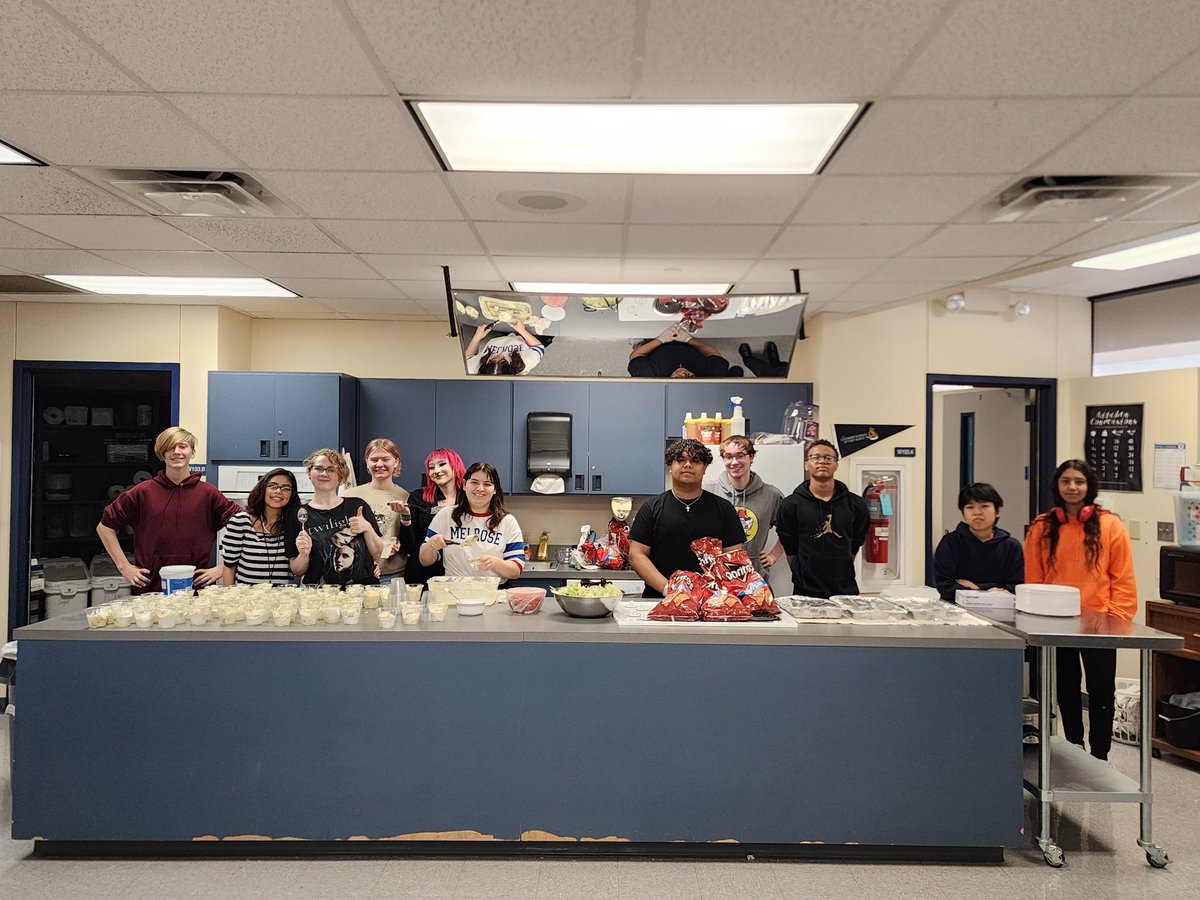 The <a href="/boswellhs/">Boswell High School</a> Intro to Culinary Classes made lunch and served our staffulty today in honor of Teacher Appreciation. #bosproud #emscteproud <a href="/EMSISD/">EMS ISD</a>