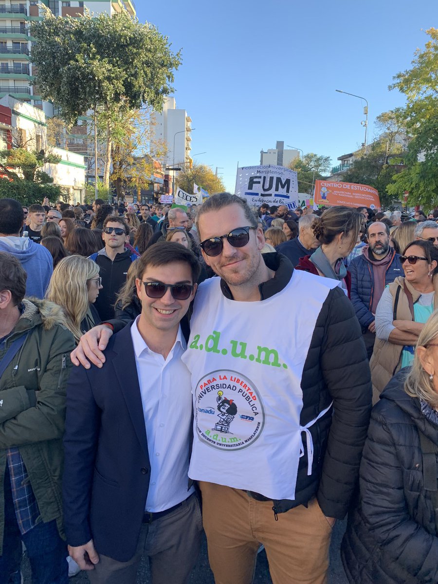 gerorosso7's tweet image. La vi, la veo y la veré: educación pública y de calidad siempre. Esperanzadora marcha del pueblo para marcarle el rumbo a un presidente que agravia y desprestigia a las instituciones públicas.
Arranca a verla @JMilei 
Hermoso marchar codo a codo @martinezsotof 
#UNMDP ❤️