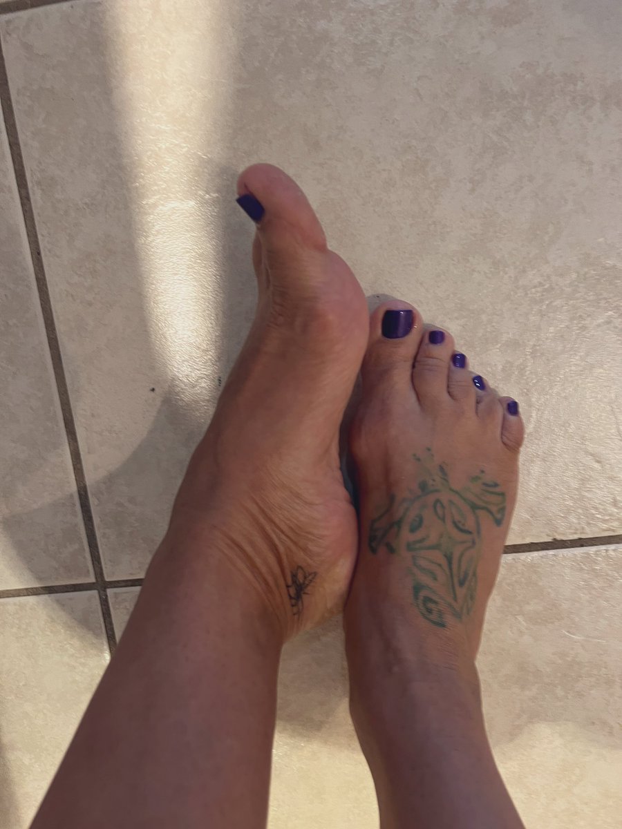 Toes Tuesday! 
💜💅🏽

<a href="/caf_rt/">CAF Reviews</a>