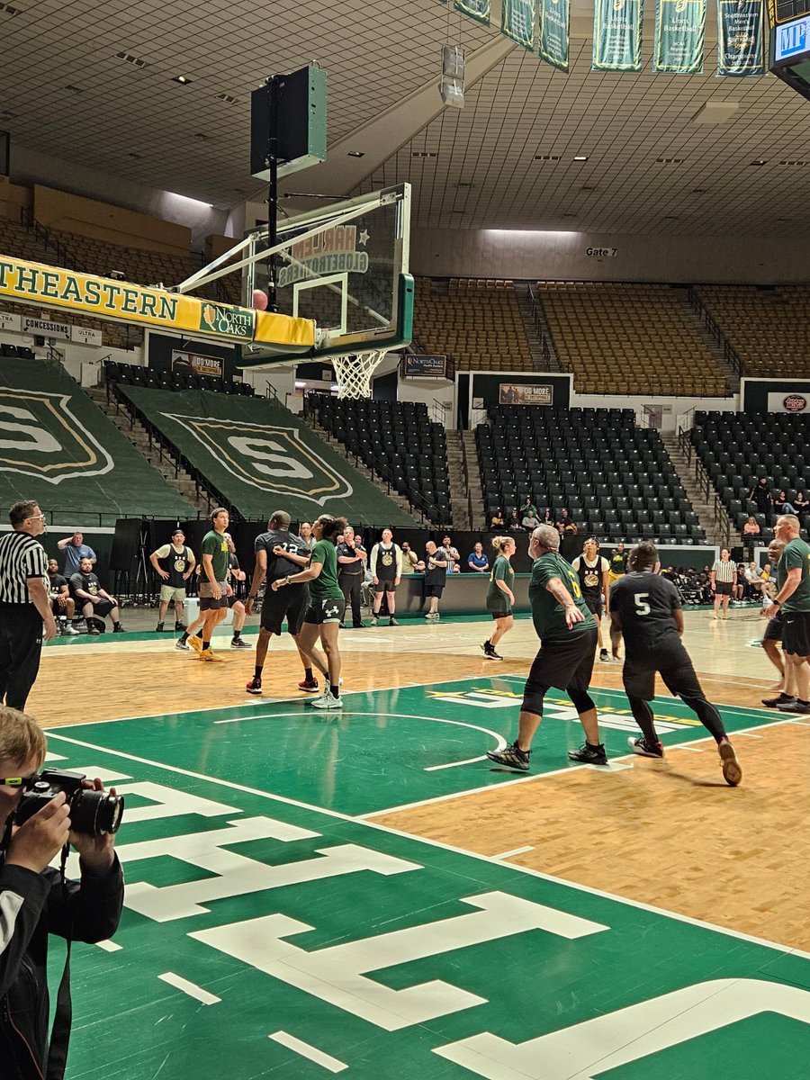 Thank you to HPD and SLU Campus PD for inviting us to the 2nd annual Guns 👮‍♂️& Hoses 👨‍🚒 Autism Awareness Basketball Tournament!!! Until next year.....