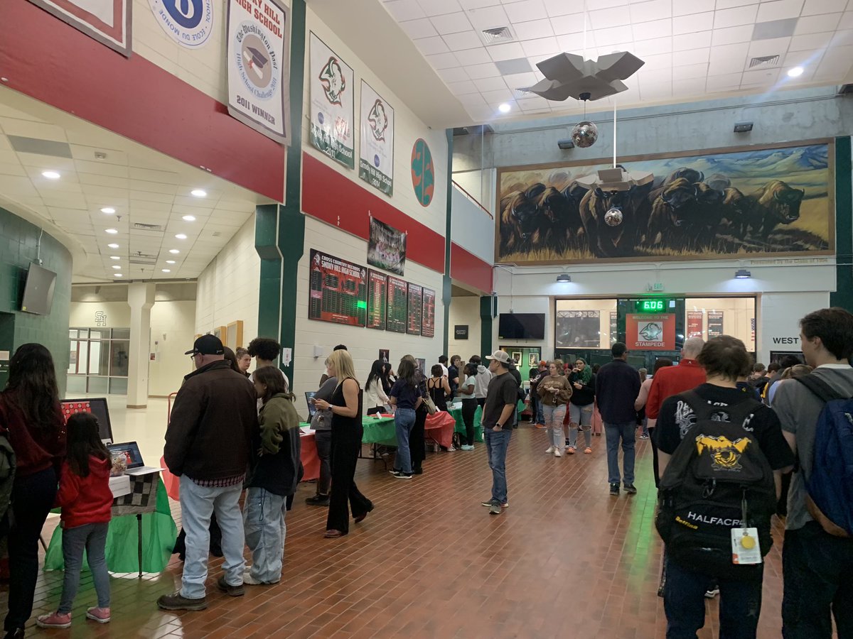 PilongaDenver's tweet photo. Putting these together isnβt hard, it takes time, at the end it s all about motivation, effort and commitment; π₯° love you kiddos #smokyhillHS #gobuff will miss you senior class π₯°ππ https://t.co/JEIBUEM5ii