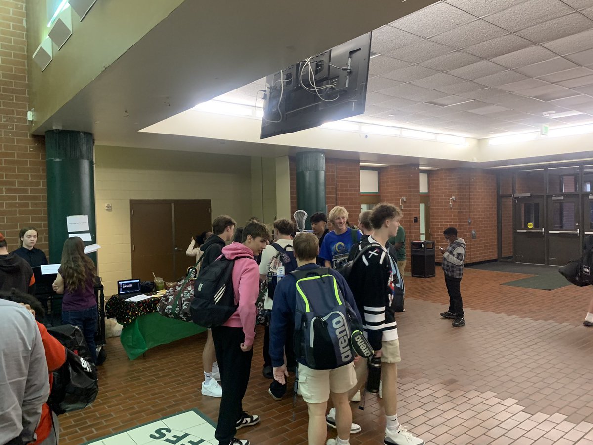 PilongaDenver's tweet photo. Putting these together isnβt hard, it takes time, at the end it s all about motivation, effort and commitment; π₯° love you kiddos #smokyhillHS #gobuff will miss you senior class π₯°ππ https://t.co/JEIBUEM5ii