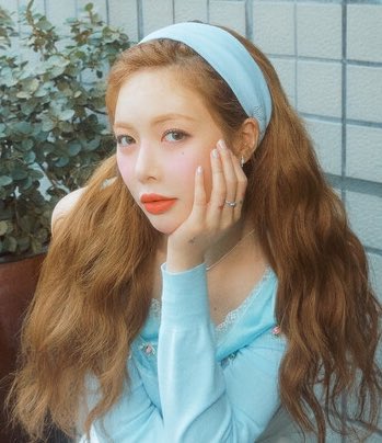 hyuna_fb's tweet photo. Zico, HyunA, and Lee Mujin will appear on 'Amazing Saturday'.

— broadcast May 4 (7.30pm KST)

#HyunA #현아 https://t.co/Q1Ho7Q8ujV