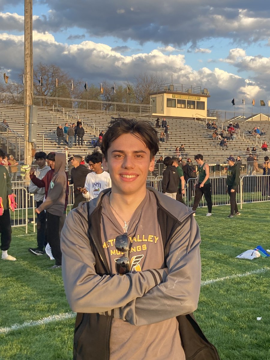 MVMensXCTF's tweet photo. A big congratulations to @Colin_gle1 as he sets a NEW SCHOOL RECORD in the Pole Vault here at the Valley Triangular hosted by @WVHSCCTF!  👏🏽👏🏽🖤💛💪🏽
@MeteaAthletics @MeteaBoosters @meteavalley https://t.co/LSgujqNiWj