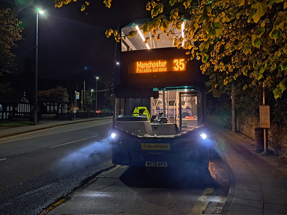 springviewer's tweet image. Getting quite used to these 35s now #WiganDepot #Worsley #Streetdeck #BeeNetwork
