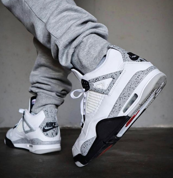 SneakerPics23's tweet photo. White Cement 4's ❄️ https://t.co/PP1IpctQbo