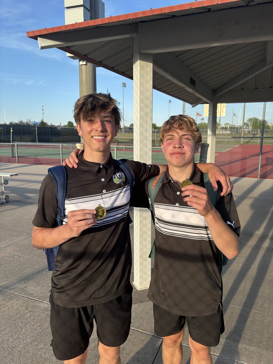 Help me congratulate the Emporia doubles champion. Huge tiebreaker win over St. Thomas Aquinas # 1 doubles. Incredible tennis to watch. ⁦@PiperPirates⁩