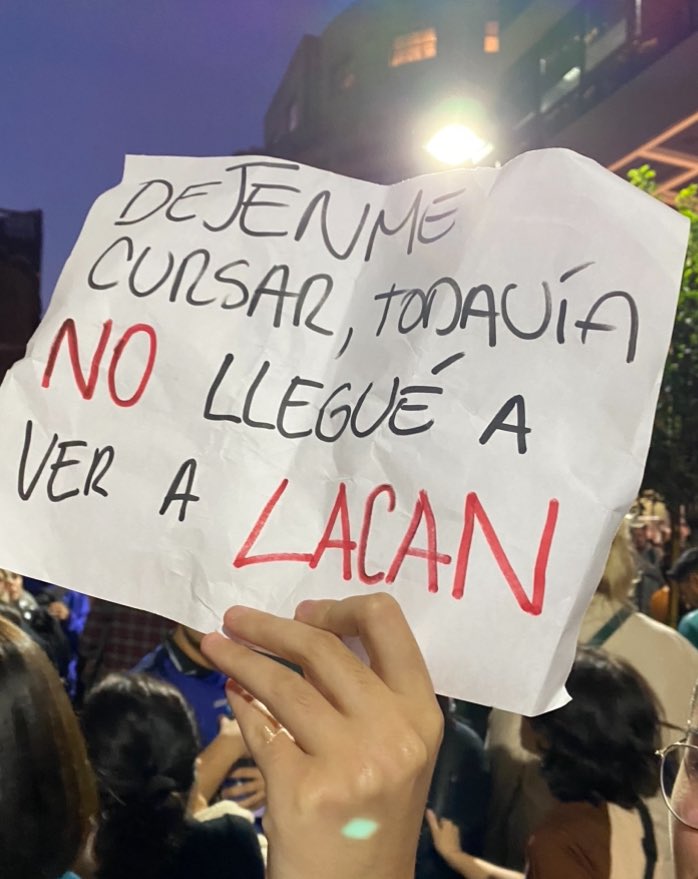 marinaesborraz's tweet photo. Una genia https://t.co/tNcp7FYb5U