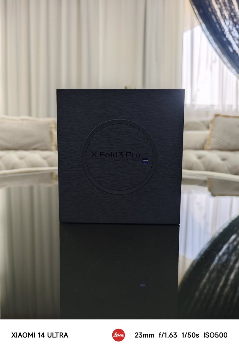OnlyTechAE's tweet photo. And it's finally here after waiting 🙂 the new #vivox3fold pro , looking forward for this , unboxing video with @TMC4U soon
#Vivo #xfold3 #xfold3pro #foldphone #ziess @TheGalox_ https://t.co/L4bkQlmU4j