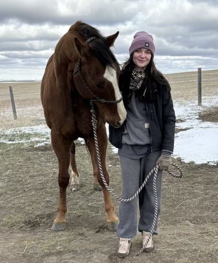 Ciera & her new ride. She now has two horses she’ll be taking to rodeo this summer🔥#barrelracer 
#ranchlife #Saskatchewan #AgTwitter #Horses #SaskAg