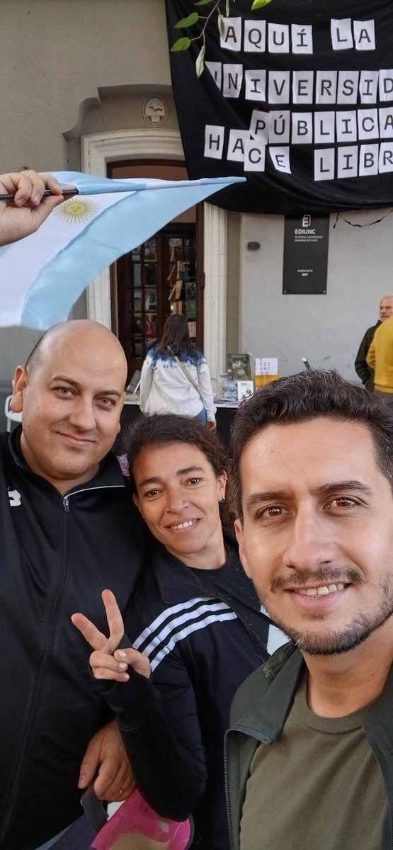 SERGIONTIVERO's tweet photo. Marchamos por una Universidad pública, laica y gratuita. https://t.co/ChuHlxKqLo