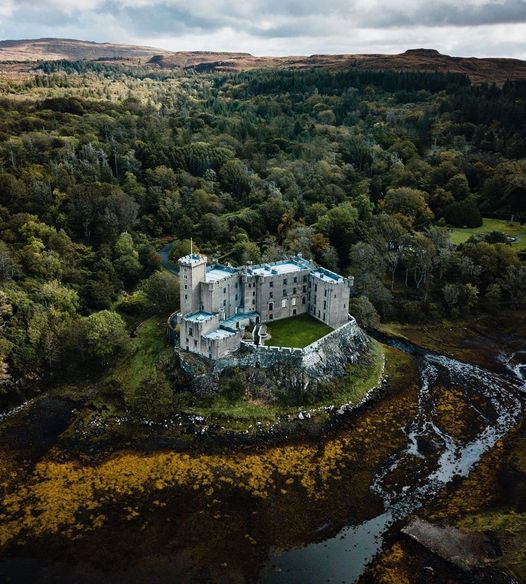 What a backyard! #DunveganCastle-the oldest continuously inhabited #castle in #Scotland.
Great 📷 IG/steffen.rittmeier via #VisitScotland
#IsleofSkye #Scotland #ScottishBanner #LoveScotland #Castle #ScotlandIsCalling #LoveCastles #ScottishCastle #Skye #ClanMacleod