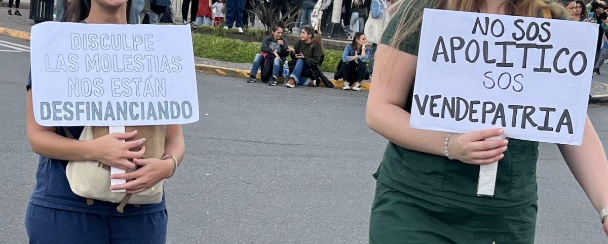 Impresionante la marcha de hoy, la sociedad de pie, la educación de pie. Alrededor de un millón de personas. Acá van algunas imágenes: