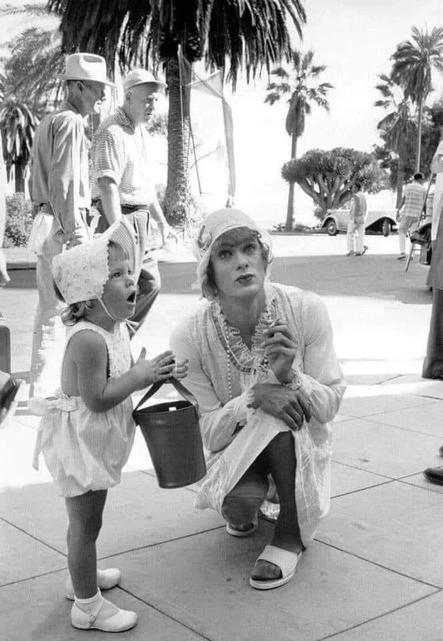 Jamie Lee Curtis visits her father, Tony Curtis, on the 'Some Like It Hot' set in 1959.