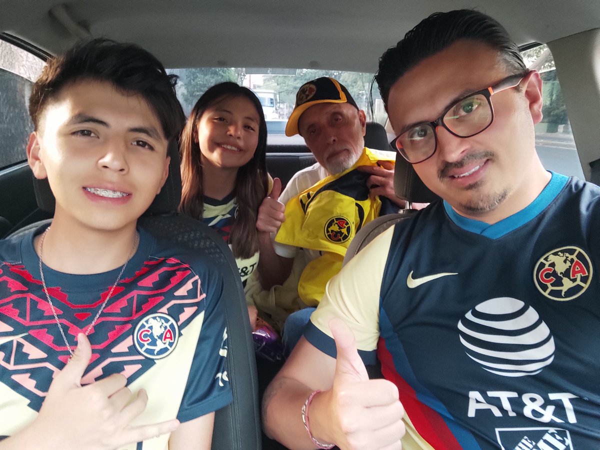 La #FamiliaAzulcrema rumbo al #EstadioAzteca 💛🦅💙🏆 #VamosAmérica