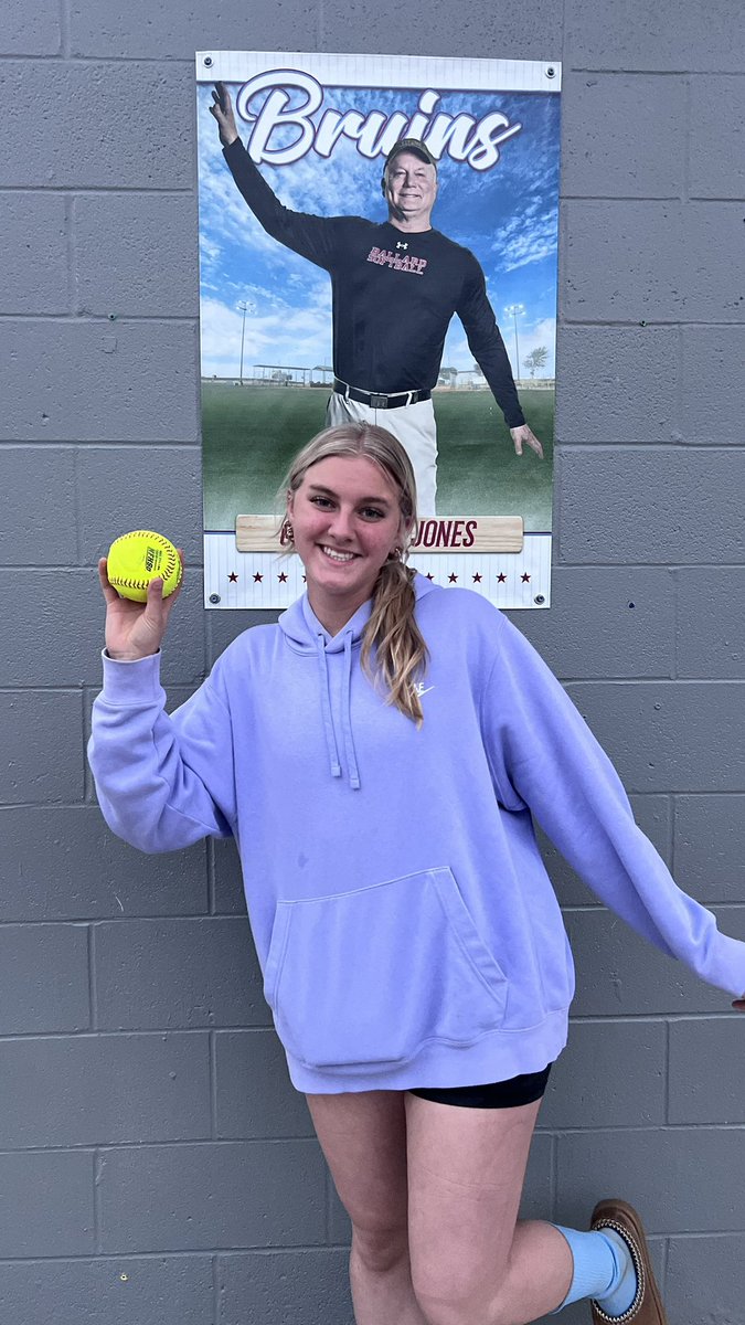 Bruin ball bruiser 👑Rylee Carter🥎!! ￼3 run dinger!! <a href="/RyleeCarter18/">Rylee Carter</a>