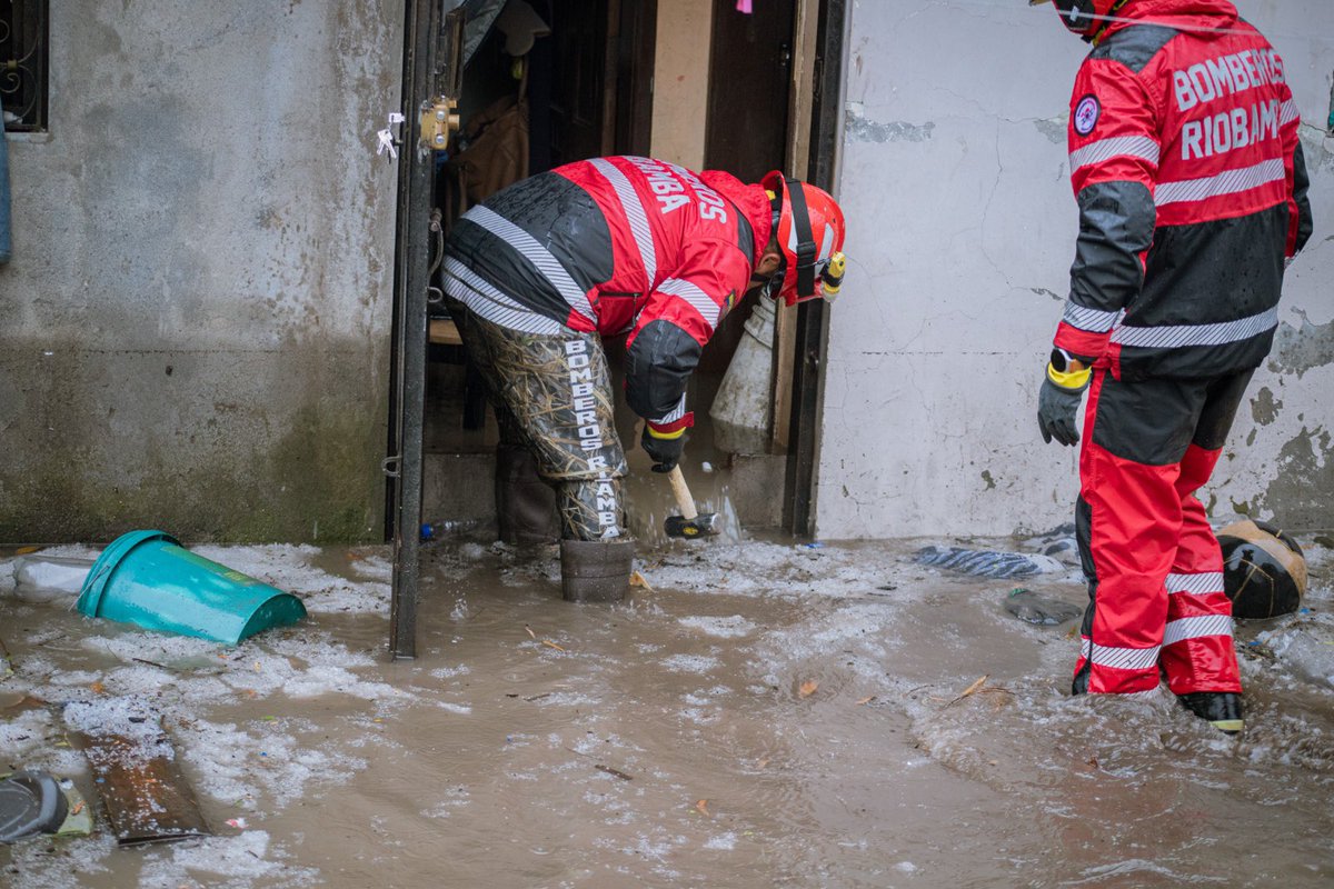 Luego de la lluvia de esta tarde atendimos 31 inundaciones en #Riobamba