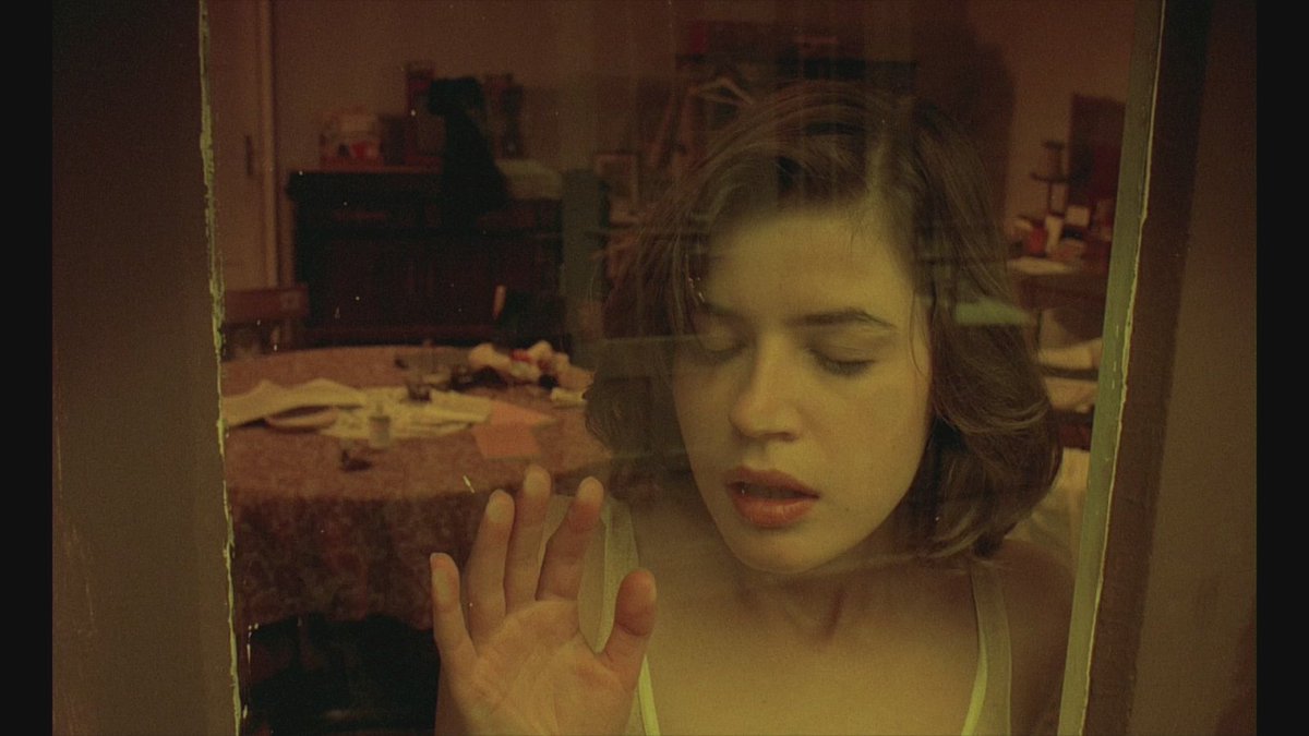 Vuelve a ver la historia mágica y enigmática de amor, ambición e identidades gemelas del maestro Krzysztof Kieślowski, protagonizada por Irène Jacob.

THE DOUBLE LIFE OF VÉRONIQUE #AhoraEnMUBI