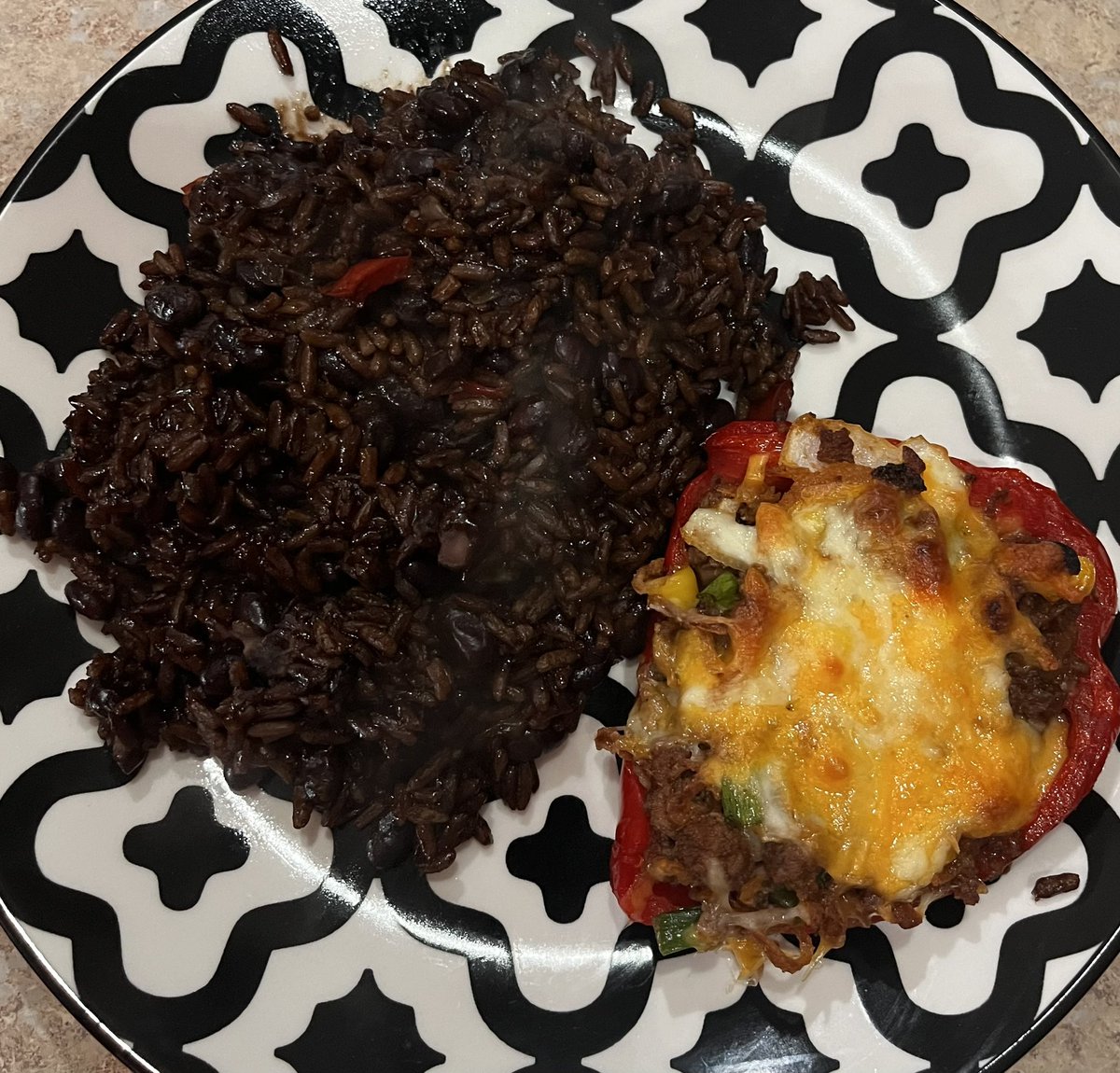 #stuffedpeppers #blackbeansandrice #beans #rice #blackbeans #peppers #meat #beef #homemade #homemadefood #yummy #yumyum #sogood #soyummy #food #foodie