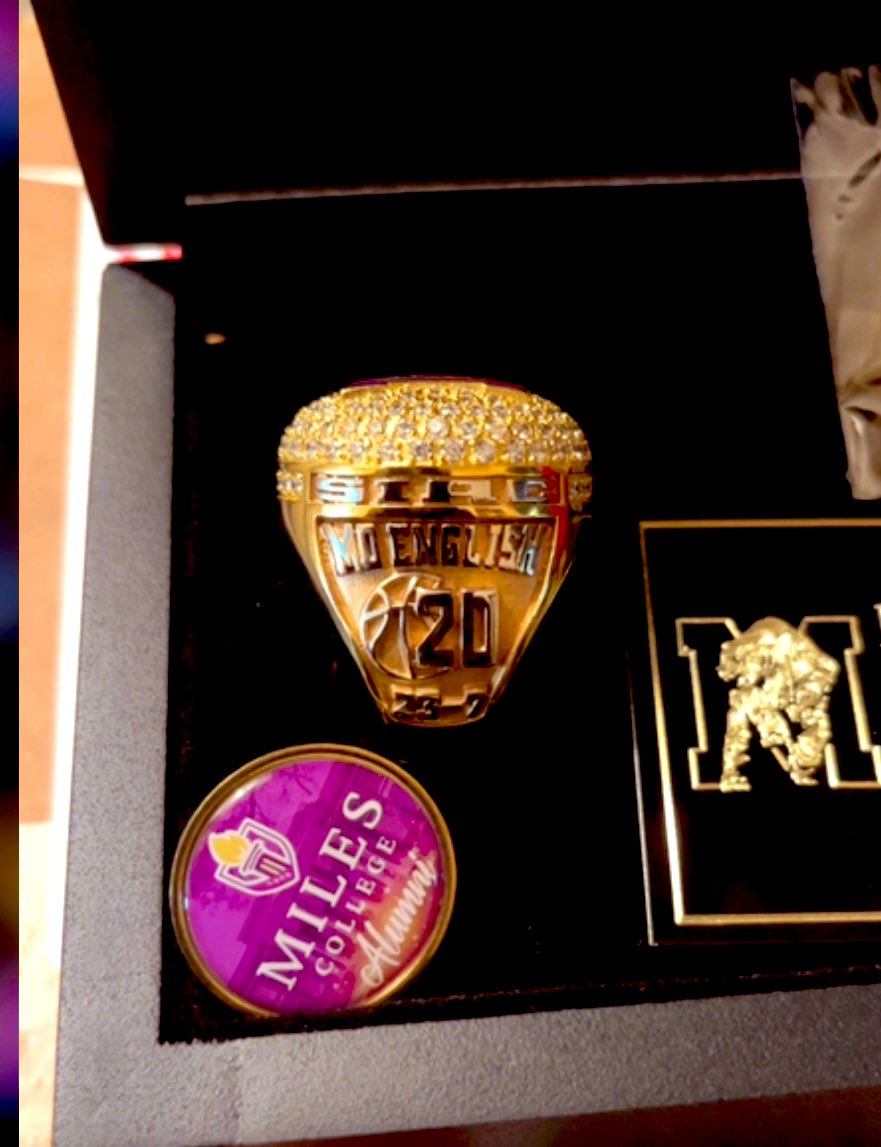 mississippimo1's tweet photo. S/O TO MY ALMA MATER MILES COLLEGE FOR THE RING #DIRTYMC https://t.co/2I09tMDaiV