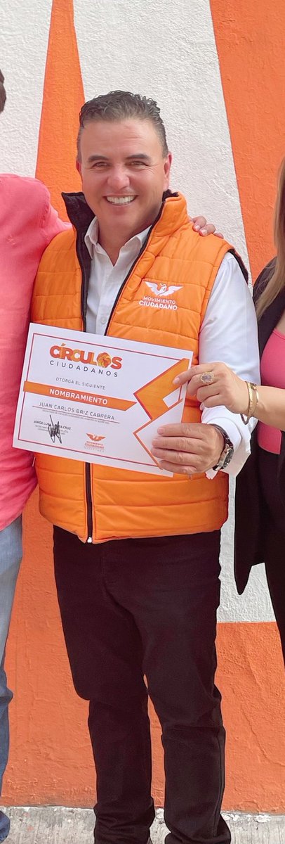 JAntonioVeraG's tweet image. Se acuerdan de este Ex Regidor @JuanCBriz18 que quiso dar órdenes a la fiscalía y que después quiso ser candidato por @MovCiudadanoQro vendiendo que traía muchísimo trabajo, adivinen dónde terminó el 🦗? Bien @CHEMATAPIA hasta el Atlas tiene mejores refuerzos 🙊 (es día 7 no 8🙄)