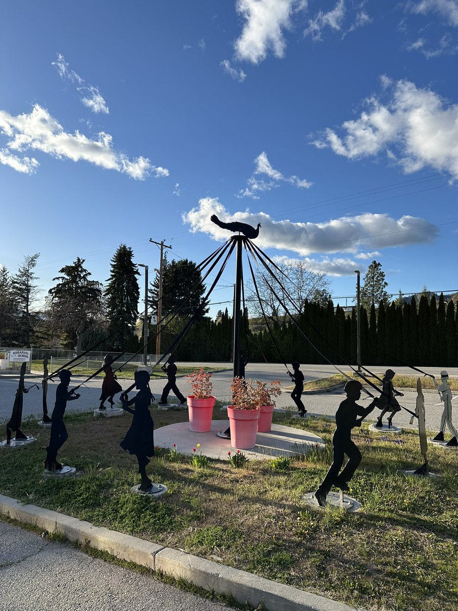 lkmaclean's tweet photo. An amazing day presenting at Naramata Elementary School on Uncovering Mathematics in a Nature Classroom. #teachoutdoors #outdoorlearning #natureclassroom #playfulmath https://t.co/Y0IfKSxkxn
