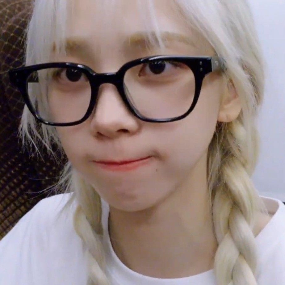 kittyaespa's tweet photo. 🤓🍒 https://t.co/wHXFmpuWA7