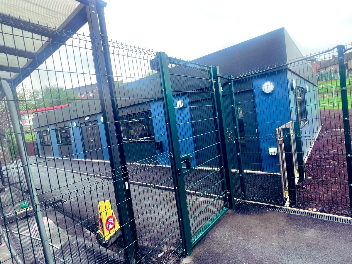 orchardsac's tweet photo. The new build is nearly ready to be moved into! Tarmac done and top soil seeded! Interior is on its last few tweaks before display boards, interactive software and furniture go in! π§ π¦ #ExcitingTimes #keystageone #greenheart @greenheartLP π https://t.co/PakbxJezWu