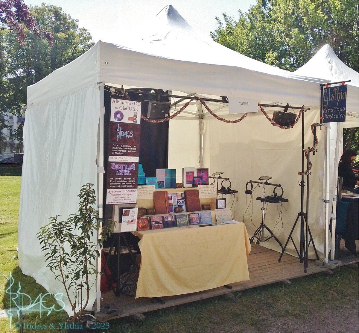 Ylsthia's tweet image. Plus qu’un mois avant les prochaines @imaginales !  Le stand Ylsthia revient pour la huitième fois, avec tous les albums d’ @Iridaes &amp;amp; @EdificeOfficial (CDs et clefs USB) en vente et en dédicace. A bientôt !

ylsthia.com/nouvelles/