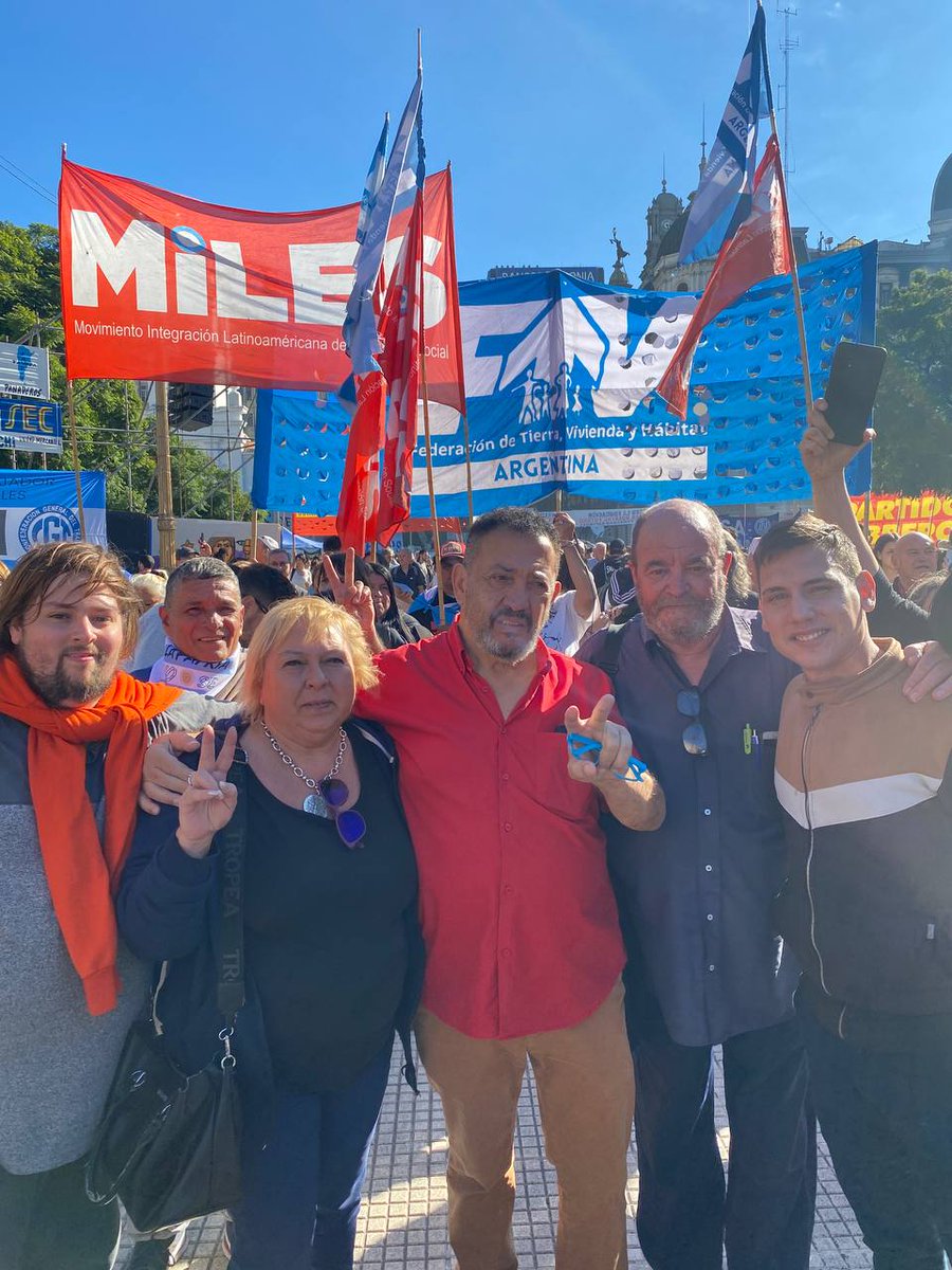 Luis_Delia's tweet photo. En la calle defendiendo la educación libre y gratuita, al igual que nuestra #UniversidadPublica
Nos movilizamos contra el vaciamiento que lleva adelante el presidente @JMilei.

La #EducacionPublica es un pilar fundamental para el progreso y el avance de los pueblos.

#PlazadeMayo https://t.co/fcN8mSC3w1