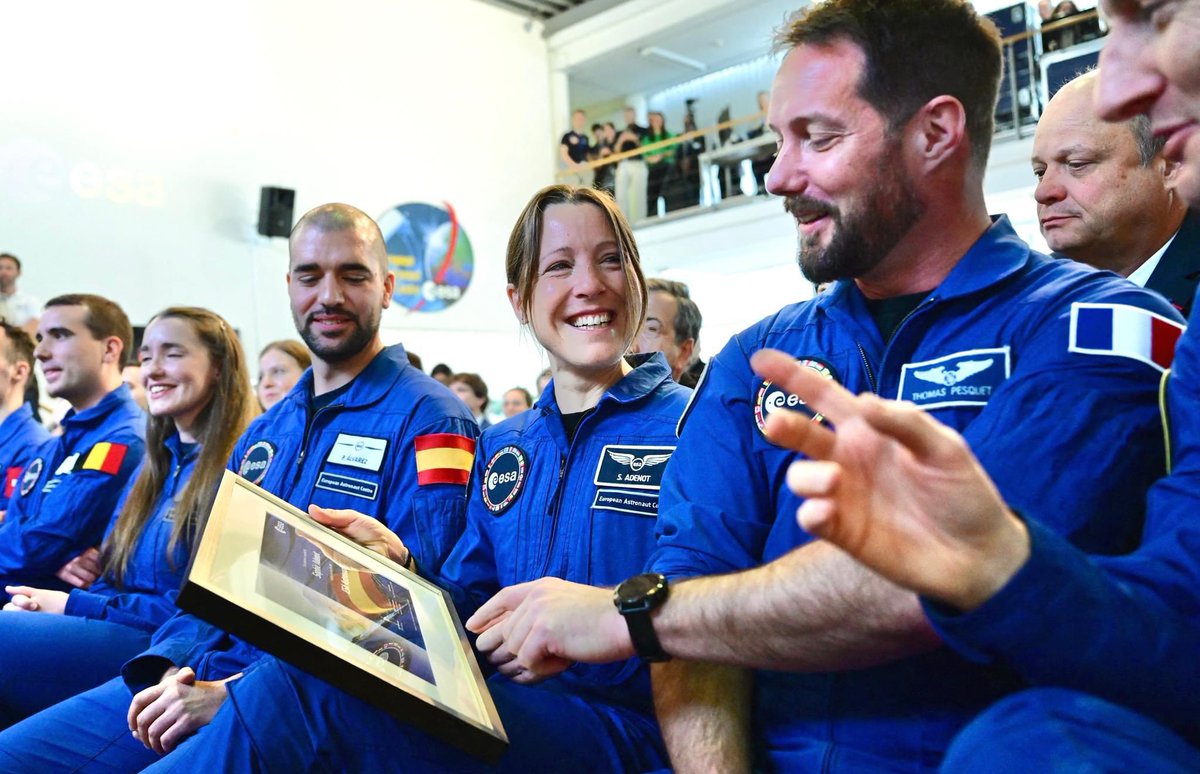 🚀 She’s done it! Sophie Adenot is officially an astronaut of the ESA - European Space Agency! 'Her career will inspire a whole generation. A source of pride for France and for Europe. Reach for the stars!' - Emmanuel Macron. A source of great pride for France. PC: 📸 AFP