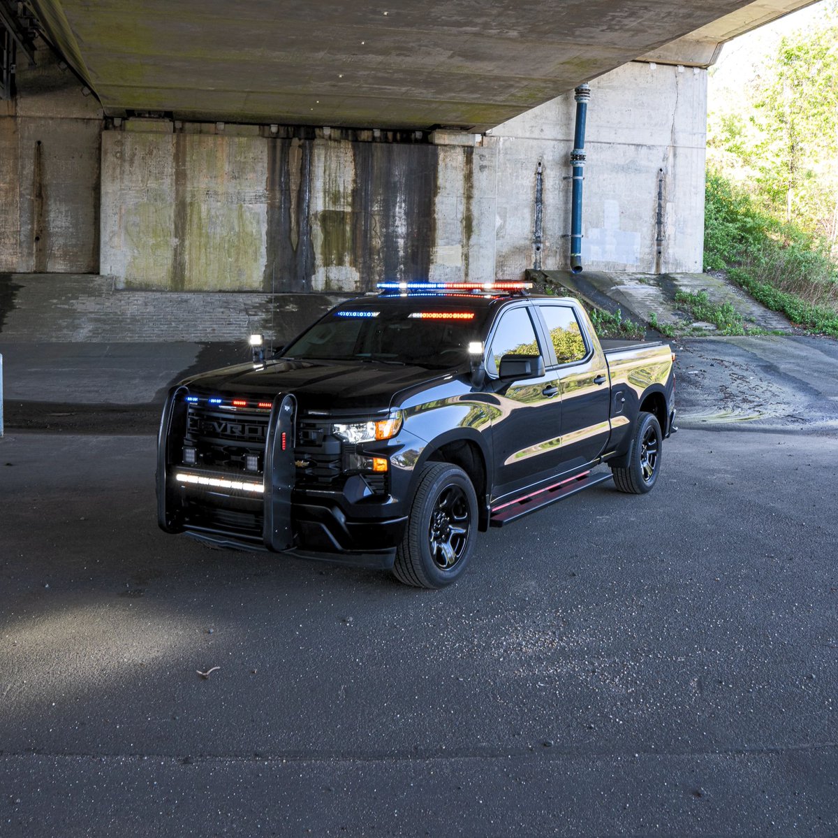 Keeping the community safe in a Silverado never looked so good. 🚔

#WhelenEng #ManufacturedinAmerica #Safety #EmergencyLighting #Trucks