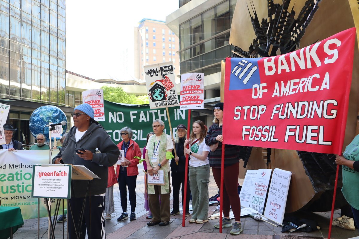 Faith leaders are at @bankofamerica’s HQ in Charlotte, calling out BoA for fossil fuel financing! 

Stand with the faith leaders calling for change: Send an email to @BankofAmerica + demand they stop funding fossil fuels, now! 

Take action: stopthemoneypipeline.com/boa-2024/  #StopMVP