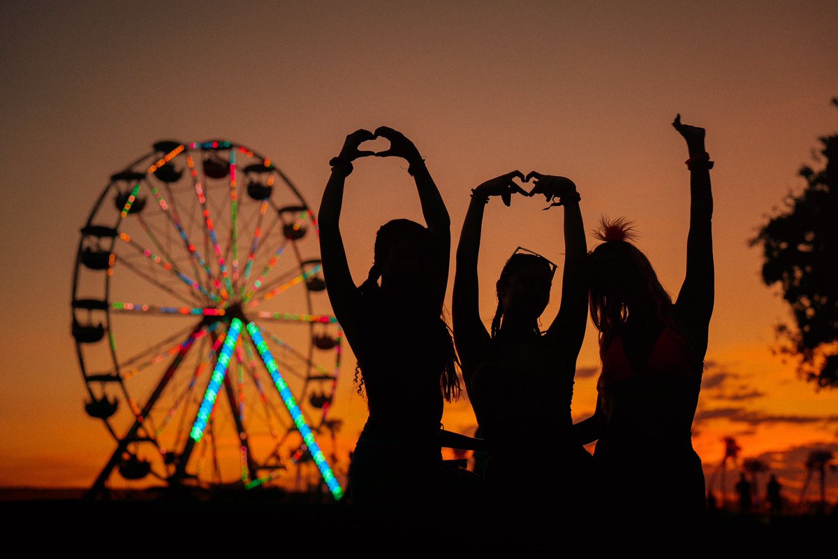 okeechobeefest's tweet photo. In the meantime, we want to start sharing captured moments & revel in the magic of our past experiences together. Our #MemoryCapsule has eagerly been waiting to see the light of day for quite some time🌅
Let’s bring the community back together to reminince + manifest.♡🌿 #OMF https://t.co/1zHmSgKRMK