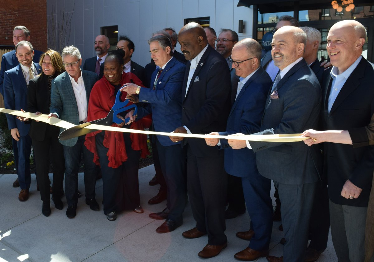Congrats to @WinnCompanies Opal Real Estate, @SpfldMACityHall on completing 31 Elm St. that transformed the Court Square Building into 74 new apartments. @MassGovernor @MA_EOHLC @ChrysMAHsng @MayorSarno @RepRichardNeal @massmutual @MGMSpringfield @Vote4gonzalez