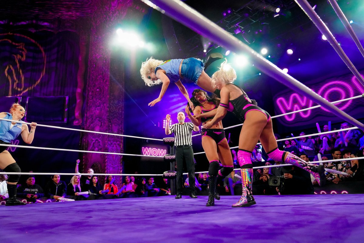 We’ll be back for our titles soon 💅💅 We don’t Quit ! Soon to be your 4 X @wowsuperheroes Champs 💰 #tagteam #weflyhigh #youknowthis #hihaters #truechamps #threetimechamps #twins #money #sisters