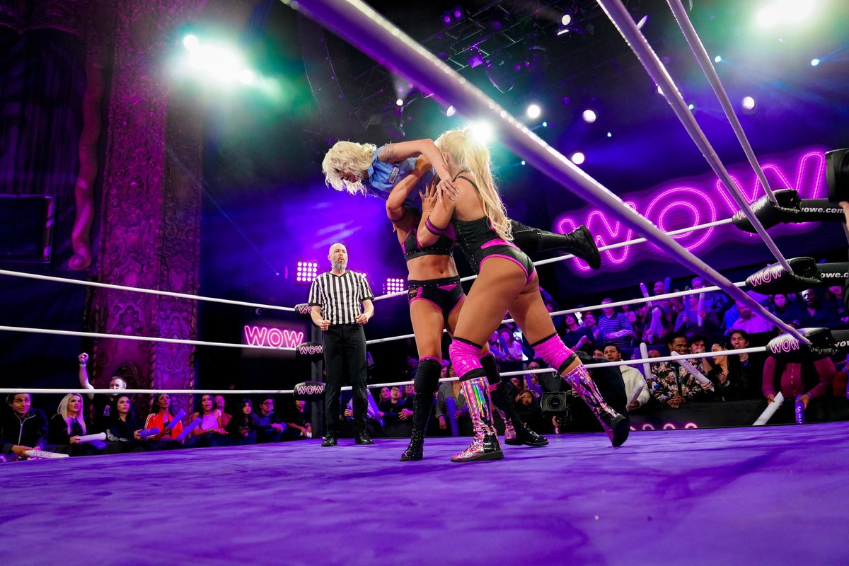 CarlsonTwinsTea's tweet photo. We’ll be back for our titles soon 💅💅 
We don’t Quit ! Soon to be your 4 X @wowsuperheroes Champs 💰 #tagteam #weflyhigh #youknowthis #hihaters #truechamps #threetimechamps #twins #money #sisters https://t.co/4Ac6tLRvSZ