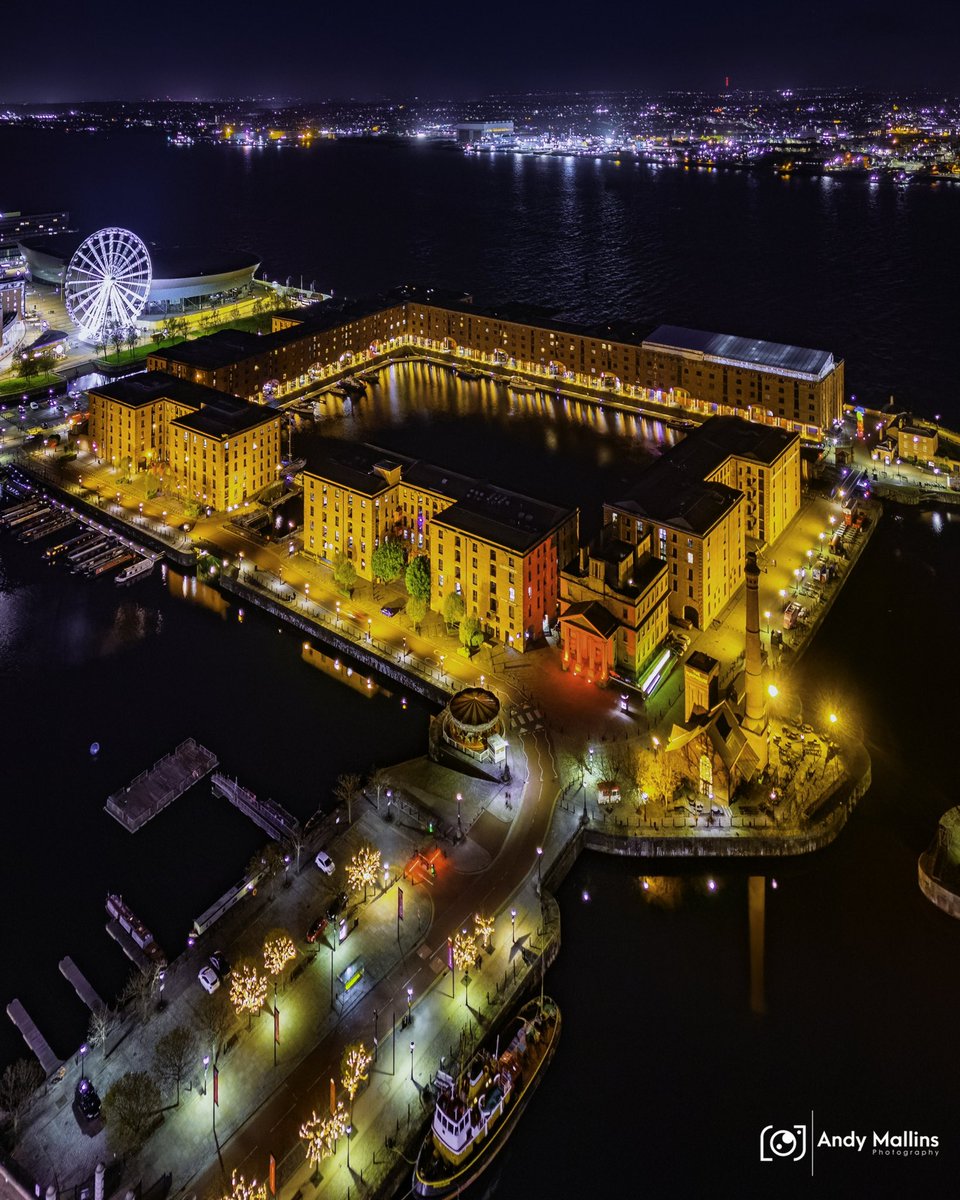 A colourful Royal Albert Dock 🌃 #liverpool