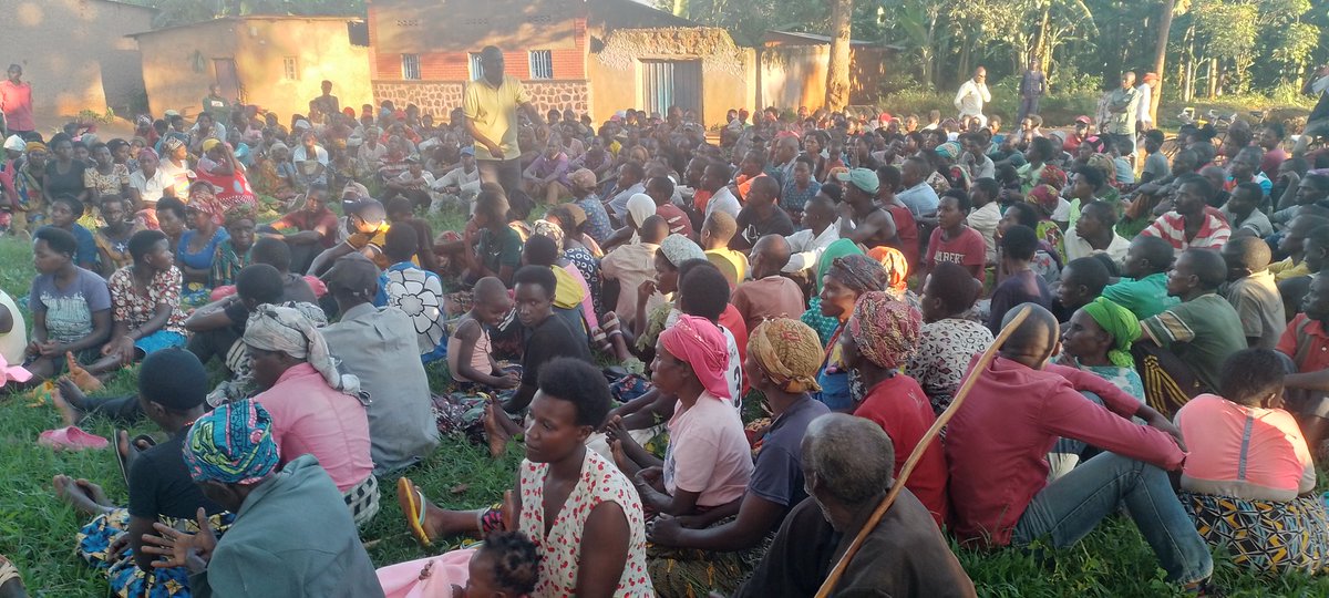 SakeSector1's tweet photo. Uyumunsi kuwa 23.04.2024 Es Sector Sake ari kumwe n'Inzego z'Umutekano bagiranye ikiganiro n'Abaturage batuye mu mudugudu wa  Irebero n'isangano bo mu kagari ka Rukoma baganira k'umutekano waho batuye, kwesa imihigo, isuku n'isukura,... https://t.co/EnU3CkwJ50