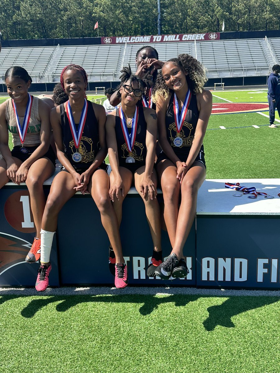 🚨Next crew to punch they 🎫 to sectionals Girls 4x2 Region Runner ups 1:44 Congrats lady keep grinding.