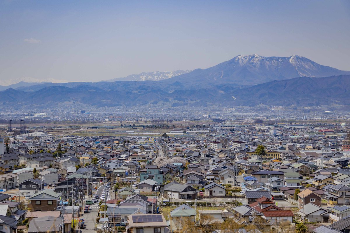 撮影日:2024/04/14

臥竜公園の東屋から見た北信五岳⛰️⛰️⛰️
斑尾は入りませんでした🥲
霞が少ない時期にまた行ってみたいです。

#長野のいいところ
#しあわせ信州
#信濃の光景
#長野カメラ部
#信州
#信州カメラ部 
#桜 
#臥竜公園 
#お花見
#長野市 
#須坂市 
#戸隠山 
#飯綱山 
#黒姫山 
#妙高山