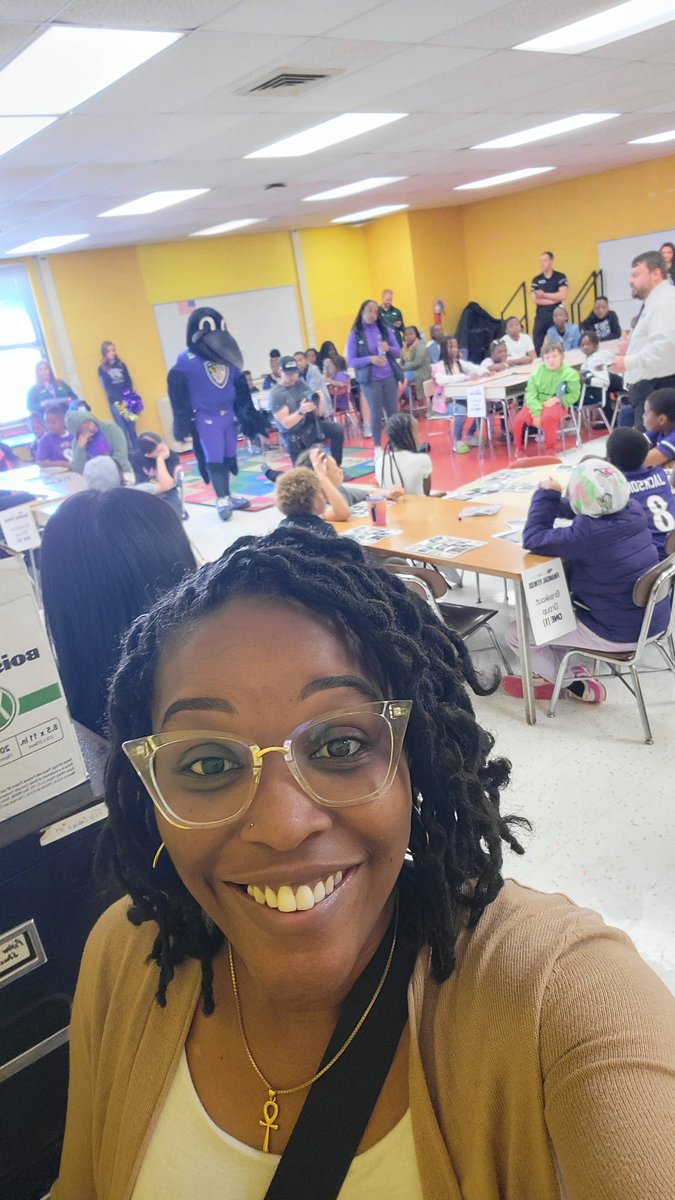 PrincipalShepp's tweet photo. Had a visit from Poe and a few cheerleaders to learn about financial literacy #TheGDubbWay #ThisIsHowWeDoIt
#FirstYearPrincipal
#CitySchools
#BCPSS #WhyBeLess #WhenYouCanBMore #BaltimoreCity https://t.co/SDSJ6fQDSJ